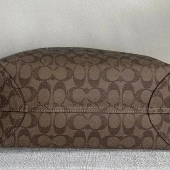 New Coach Halloween tote and pumpkin driver coach wagon new - Picture 5 of 6